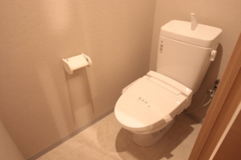 ゆったりとした空間のトイレです