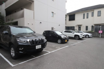 駐車場に車を止められます