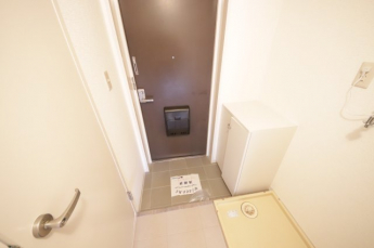 収納もある玄関です