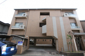 落ち着いた雰囲気の外観です