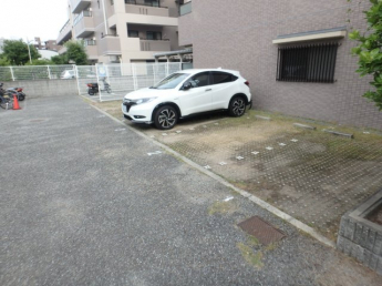 駐車場があるので、車を買う予定の方も安心です