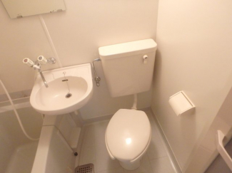 コンパクトで使いやすいトイレです