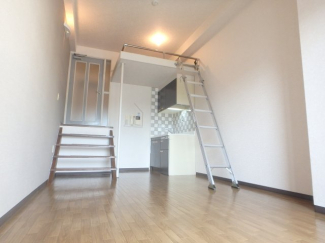 使い勝手のいい寝室です