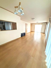 LDK：約21帖
南面に窓があり、陽当たり良好♪