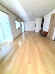 LDK：約21帖
南面に窓があり、陽当たり良好♪