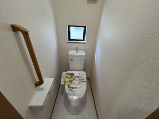 弊社施工例　１階トイレには手すりが付いています♪どの世代へも