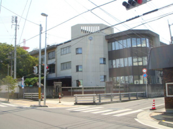 四国中央市立三島小学校まで897m