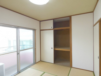 ☆落ち着いて過ごせるお部屋なので、寝室にいかがでしょうか