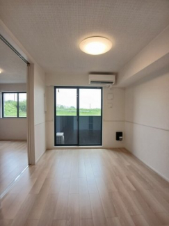 エアコン付き。見晴らしの良いお部屋です
