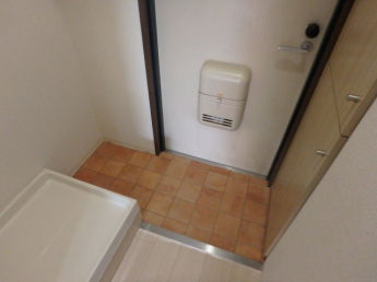 収納もある玄関です