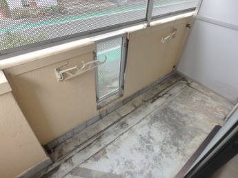 バルコニーからの眺めを楽しみながら食事をしませんか