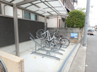 屋根付き駐輪スペースです