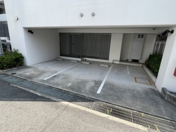 【駐車場】