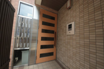 ゆとりのあるエントランスです