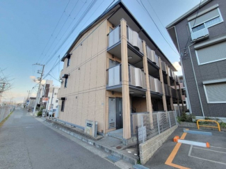 落ち着いた雰囲気の外観です