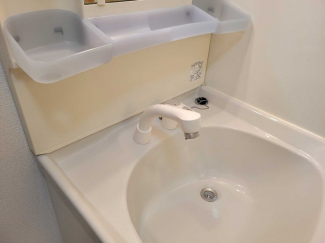 明るい洗面所です