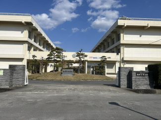 松前町北伊予中学校まで2300m