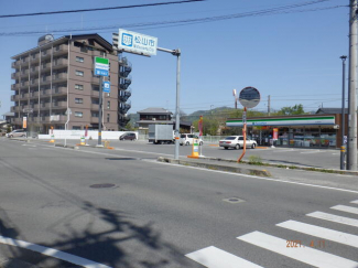 ファミリーマート松山南梅本店まで729m