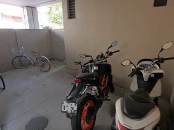バイク置き場あります