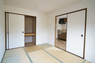 ゆったりとくつろげる和室です
