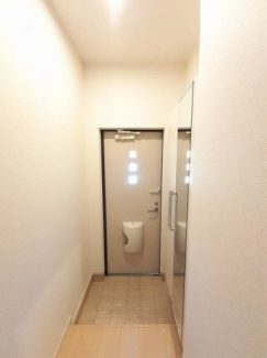 明るい玄関です