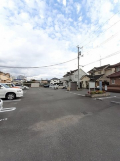 駐車場があるので、車を買う予定の方も安心です