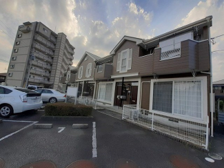 落ち着いた雰囲気の外観です