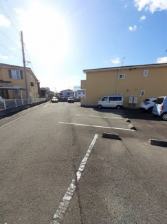 車をお持ちの方に嬉しい駐車場付きの物件です