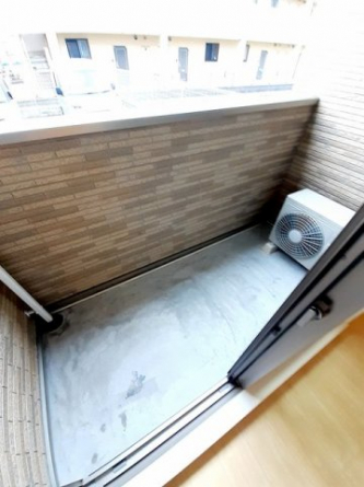 お洗濯にも便利なバルコニー付き