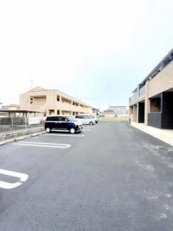 駐車場があるので、車を買う予定の方も安心です