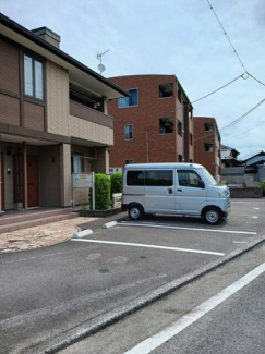 駐車場があるので、車を買う予定の方も安心です