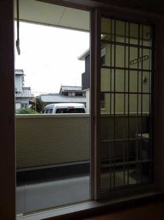 落ち着いた時間を過ごせるバルコニーです