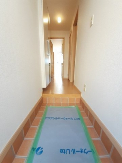 収納もある玄関です