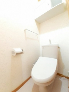 清潔感のあるトイレです