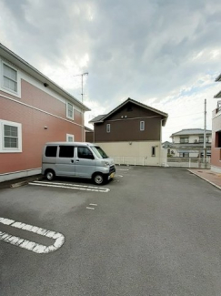 駐車場があるので、車を買う予定の方も安心です