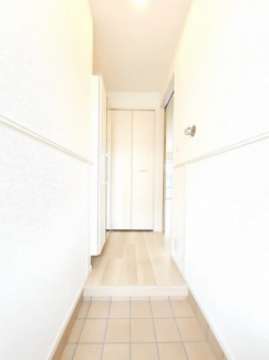 収納もある玄関です