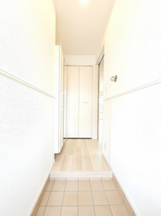 収納もある玄関です