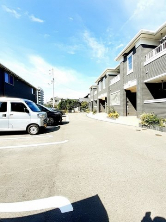 駐車場があるので、車を買う予定の方も安心です