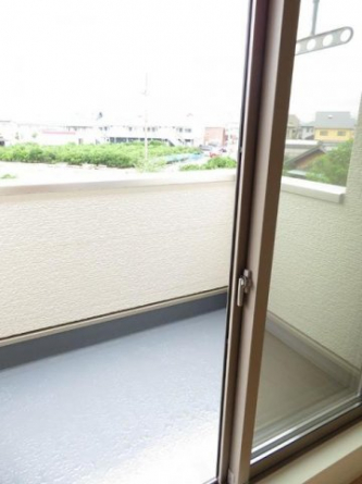 外からの目が気にならないバルコニーで洗濯物が干せます