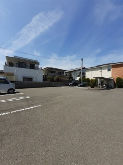 駐車場に車を止められます
