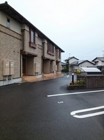 駐車場があるので、車を買う予定の方も安心です