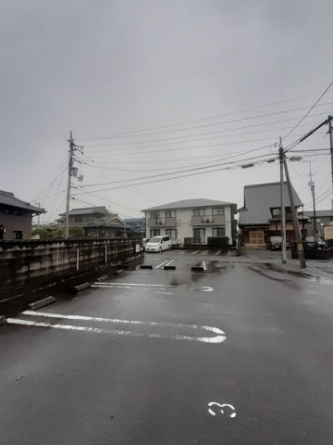 車をお持ちの方に嬉しい駐車場付きの物件です
