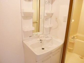 明るい洗面所です