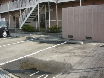 駐車場があるので、車を買う予定の方も安心です