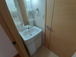 明るい洗面所です