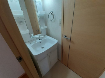明るい洗面所です