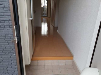 毎日通る玄関はこちらです