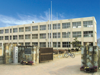 宍粟市立山崎小学校まで1944m