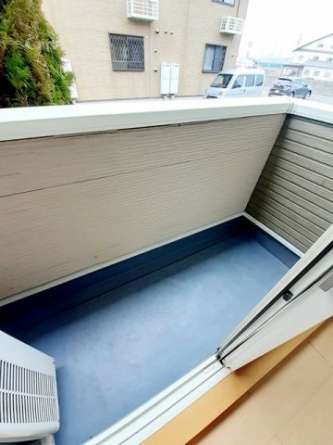 外からの目が気にならないバルコニーで洗濯物が干せます