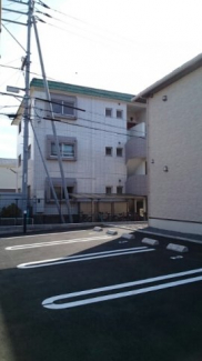 車をお持ちの方に嬉しい駐車場付きの物件です